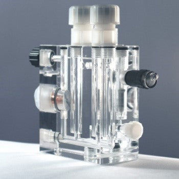 Cella amperometrica aperta ecl6, per misurazione cloro libero organico e inorganico. Pressione di lavoro da 0,4 a 3 bar, temperatura max 40°C. Raccordi 6x8. Porta sonde: temperatura, cloro e ph.